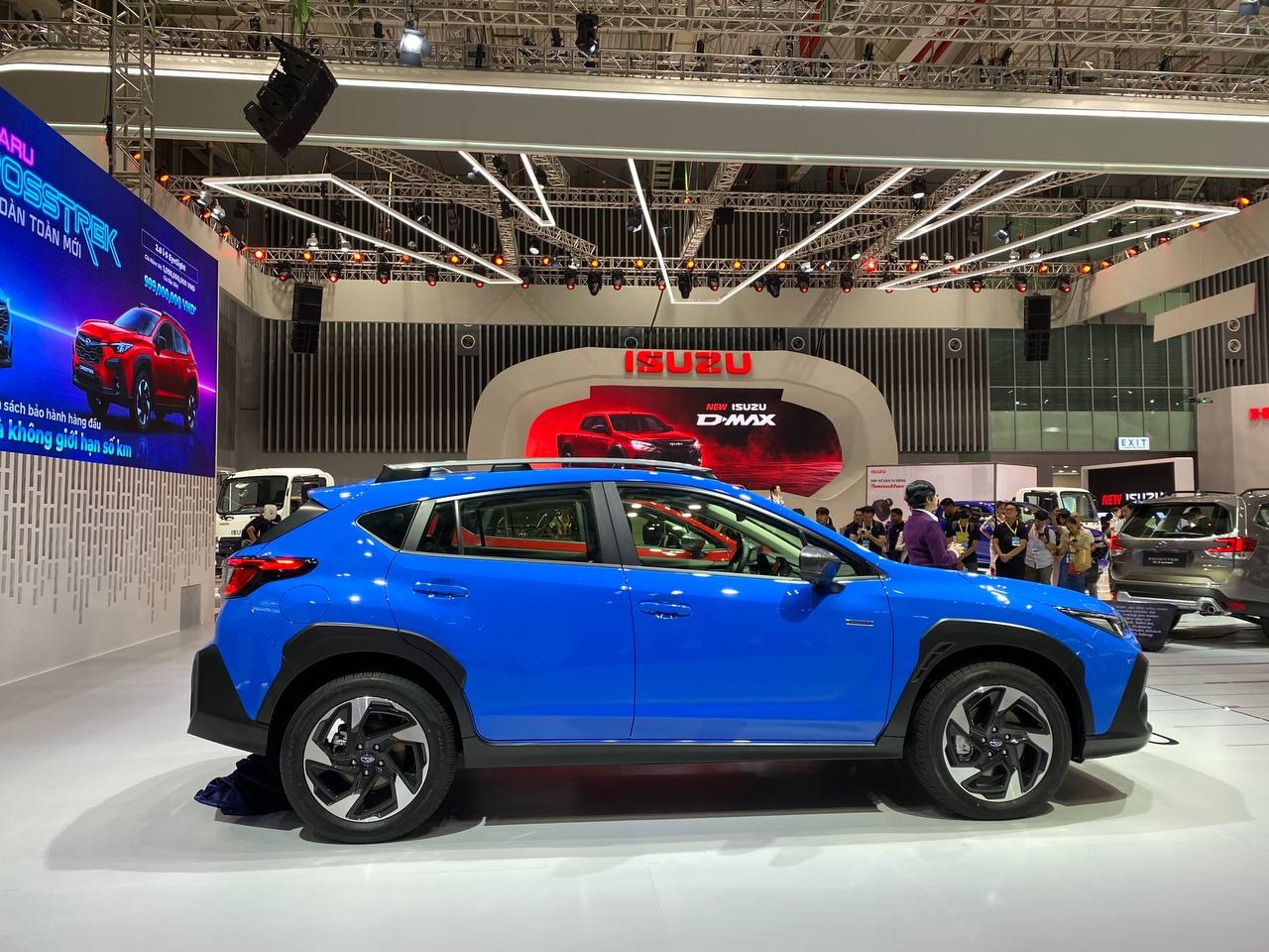 Subaru Crosstrek giá cao nhất 1,268 tỷ tại Việt Nam: Cùng cỡ Corolla Cross nhưng đắt ngang Santa Fe tầm trung, nhập Nhật, động cơ hybrid- Ảnh 3.