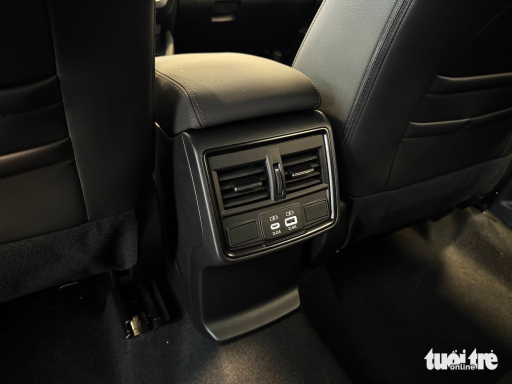 Cửa gió điều hòa hàng ghế sau