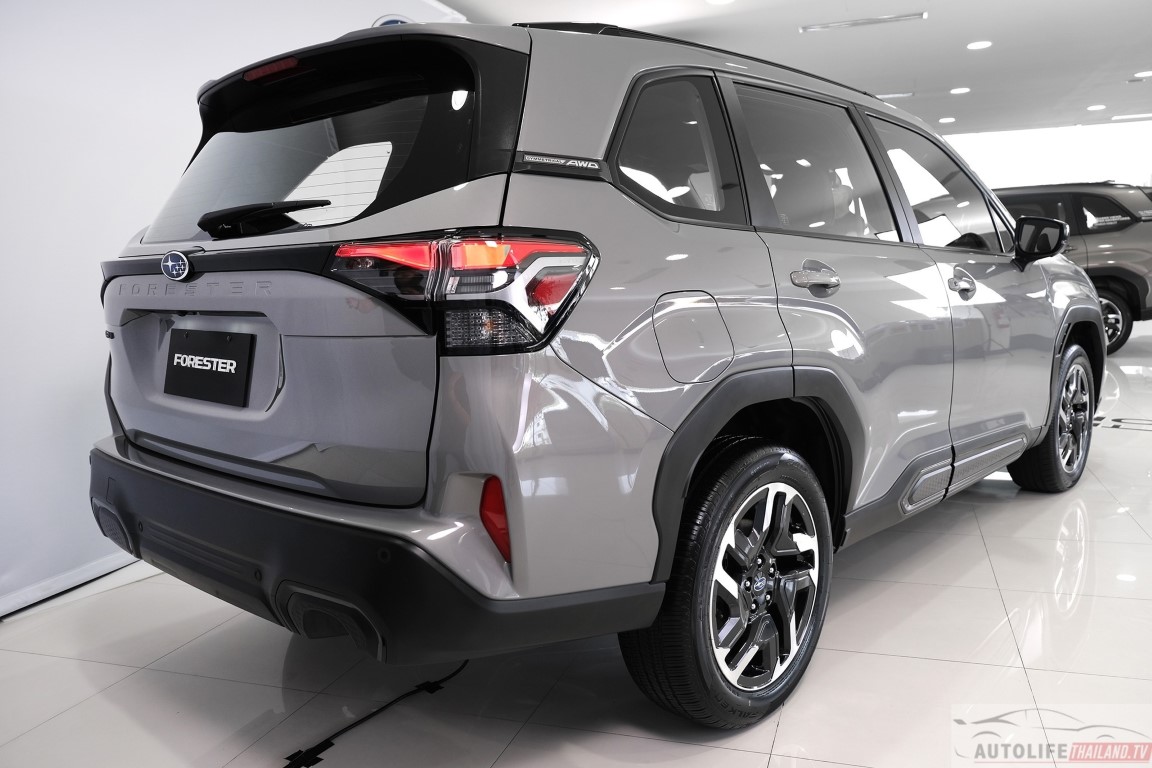 Forester thế hệ mới bán ra tại Thái Lan nhập khẩu chính hãng Nhật Bản với một phiên bản, giá 79.800 USD. Forester thế hệ mới bán ra tại Thái Lan nhập khẩu chính hãng Nhật Bản với một phiên bản, giá 79.800 USD.